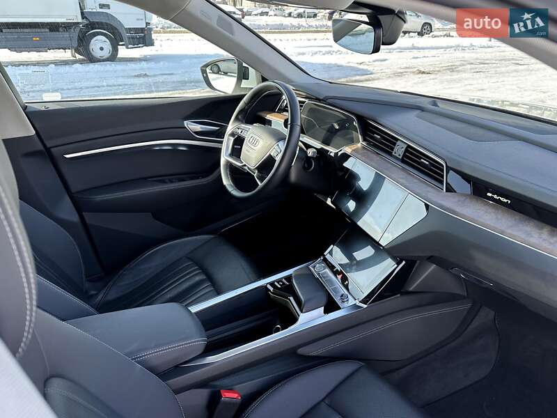 Позашляховик / Кросовер Audi e-tron 2019 в Києві