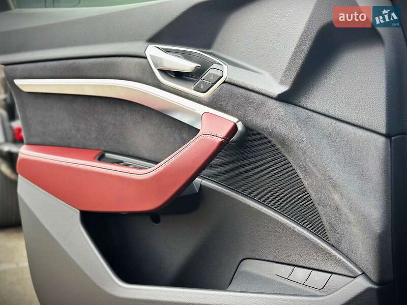 Позашляховик / Кросовер Audi e-tron 2021 в Києві фото 25 Позашляховик / Кросовер Audi e-tron 2021 в Києві