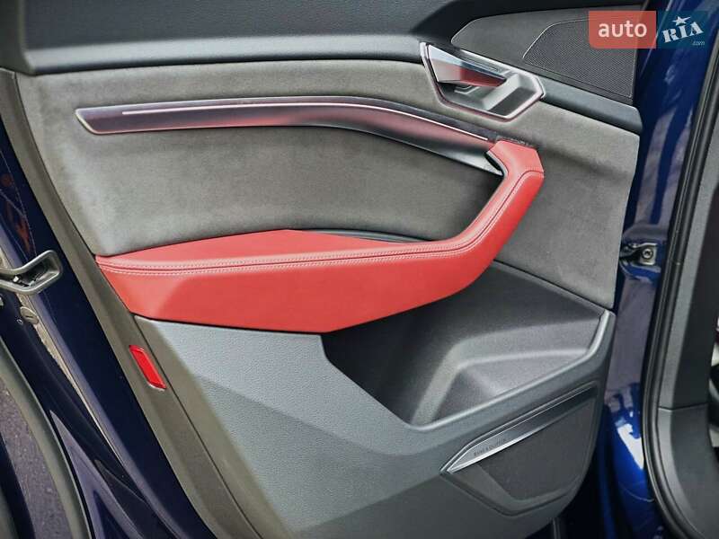Позашляховик / Кросовер Audi e-tron 2021 в Києві фото 33 Позашляховик / Кросовер Audi e-tron 2021 в Києві