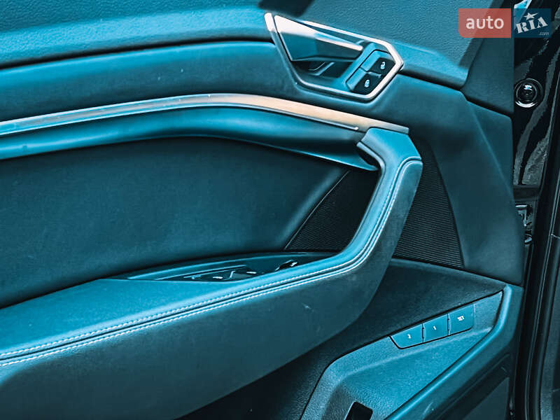 Внедорожник / Кроссовер Audi e-tron 2022 в Самборе фото 17 Внедорожник / Кроссовер Audi e-tron 2022 в Самборе