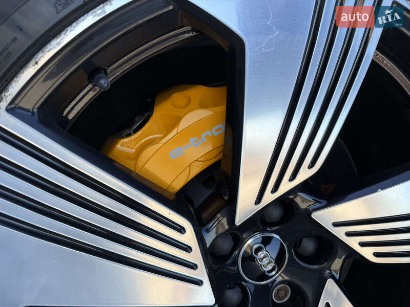 Позашляховик / Кросовер Audi e-tron 2018 в Трускавці фото 13 Позашляховик / Кросовер Audi e-tron 2018 в Трускавці