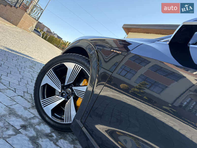 Позашляховик / Кросовер Audi e-tron 2018 в Трускавці фото 43 Позашляховик / Кросовер Audi e-tron 2018 в Трускавці