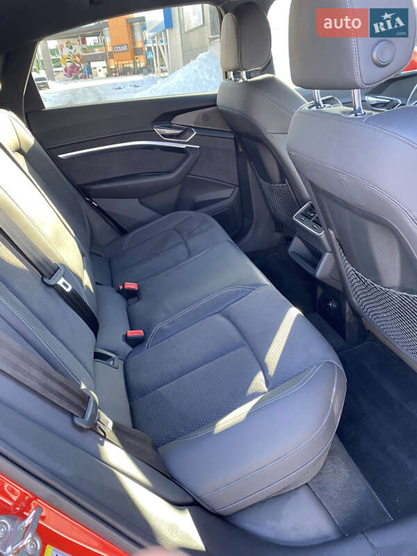 Позашляховик / Кросовер Audi e-tron 2021 в Києві