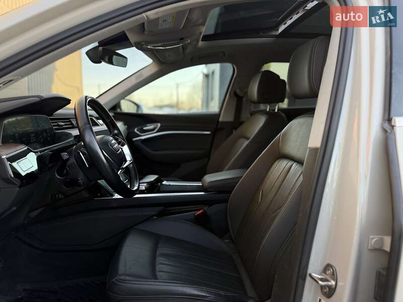 Позашляховик / Кросовер Audi e-tron 2019 в Львові фото 33 Позашляховик / Кросовер Audi e-tron 2019 в Львові