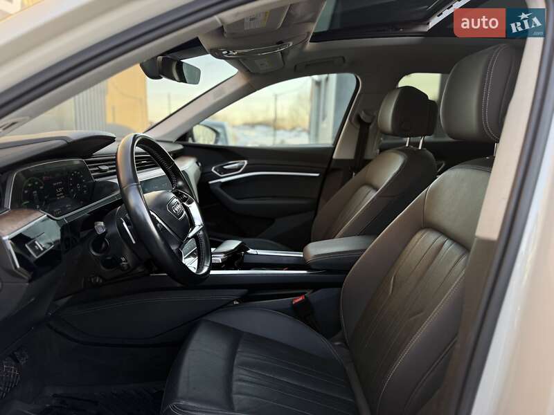 Позашляховик / Кросовер Audi e-tron 2019 в Львові фото 38 Позашляховик / Кросовер Audi e-tron 2019 в Львові