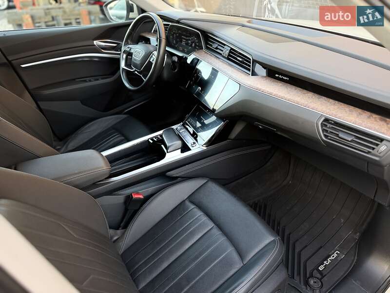 Позашляховик / Кросовер Audi e-tron 2019 в Львові фото 52 Позашляховик / Кросовер Audi e-tron 2019 в Львові