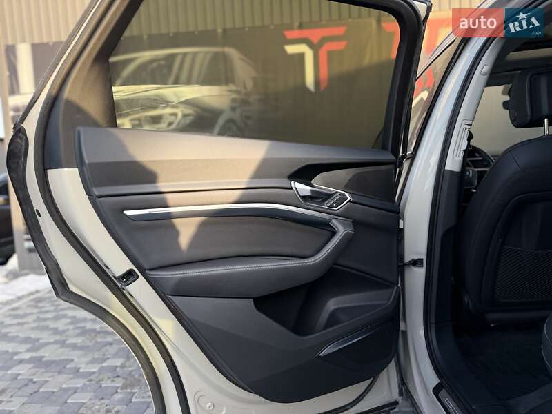 Позашляховик / Кросовер Audi e-tron 2019 в Львові фото 58 Позашляховик / Кросовер Audi e-tron 2019 в Львові