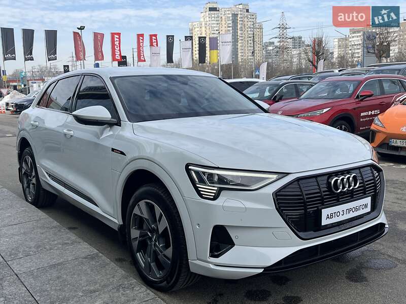 Позашляховик / Кросовер Audi e-tron 2020 в Києві фото 6 Позашляховик / Кросовер Audi e-tron 2020 в Києві