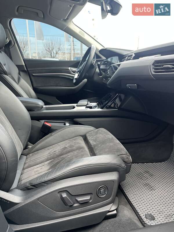 Позашляховик / Кросовер Audi e-tron 2020 в Києві фото 16 Позашляховик / Кросовер Audi e-tron 2020 в Києві