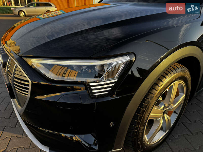 Позашляховик / Кросовер Audi e-tron 2022 в Хмельницькому