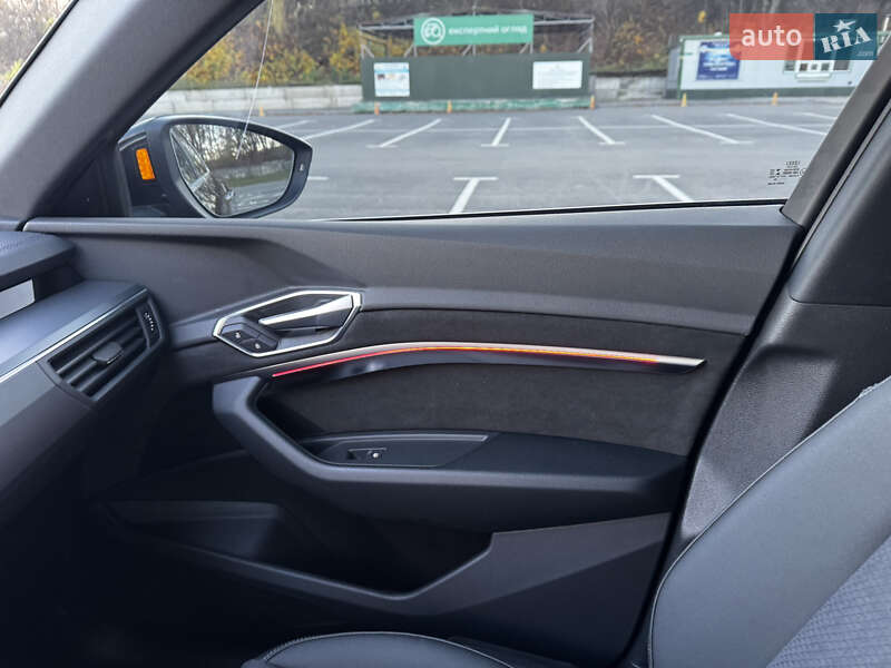 Позашляховик / Кросовер Audi e-tron 2022 в Хмельницькому