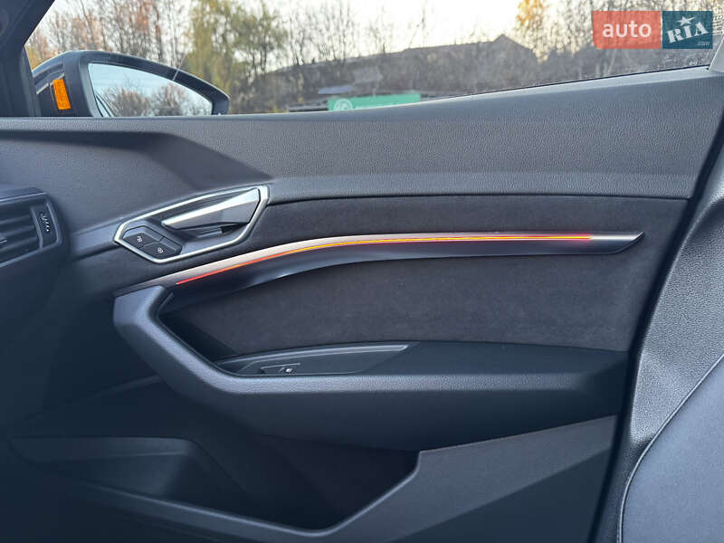 Позашляховик / Кросовер Audi e-tron 2022 в Хмельницькому