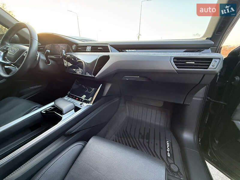 Позашляховик / Кросовер Audi e-tron 2019 в Вінниці фото 16 Позашляховик / Кросовер Audi e-tron 2019 в Вінниці