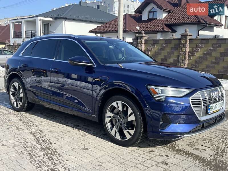 Позашляховик / Кросовер Audi e-tron 2021 в Рівному