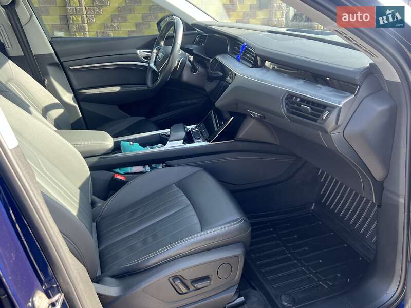 Позашляховик / Кросовер Audi e-tron 2021 в Рівному