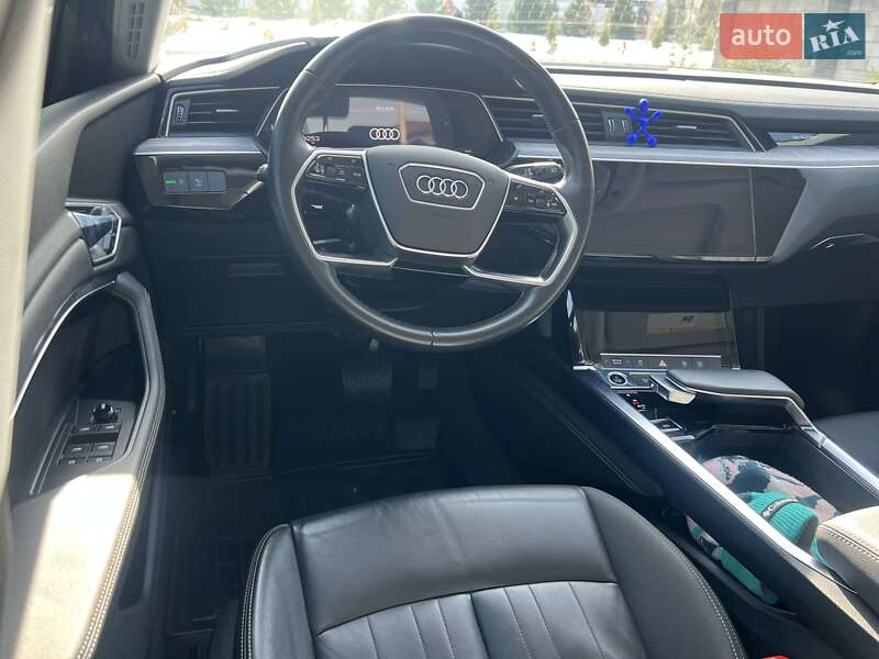 Позашляховик / Кросовер Audi e-tron 2021 в Рівному