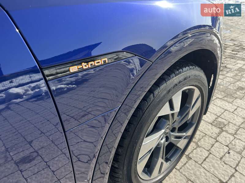 Позашляховик / Кросовер Audi e-tron 2021 в Рівному