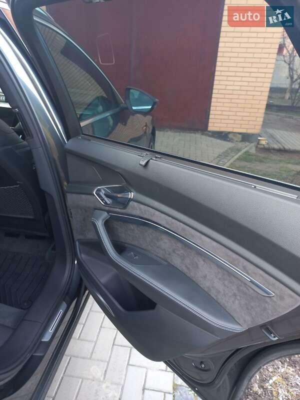 Позашляховик / Кросовер Audi e-tron 2019 в Луцьку