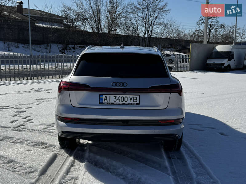Внедорожник / Кроссовер Audi e-tron 2019 в Киеве