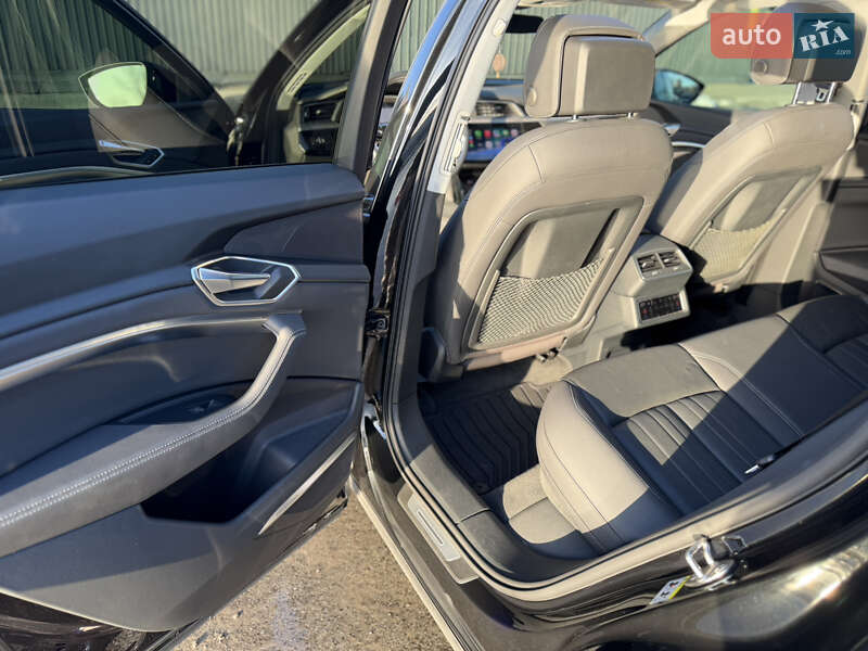 Позашляховик / Кросовер Audi e-tron 2021 в Києві фото 21 Позашляховик / Кросовер Audi e-tron 2021 в Києві