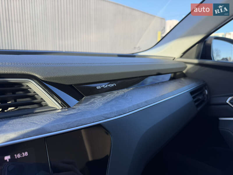 Позашляховик / Кросовер Audi e-tron 2021 в Києві фото 26 Позашляховик / Кросовер Audi e-tron 2021 в Києві