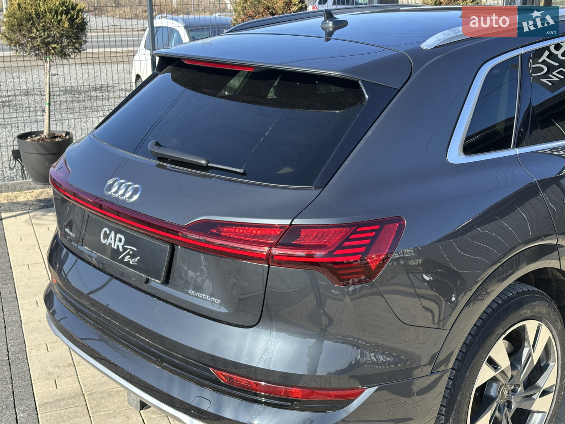 2020 Audi e-tron - мініатюра 14