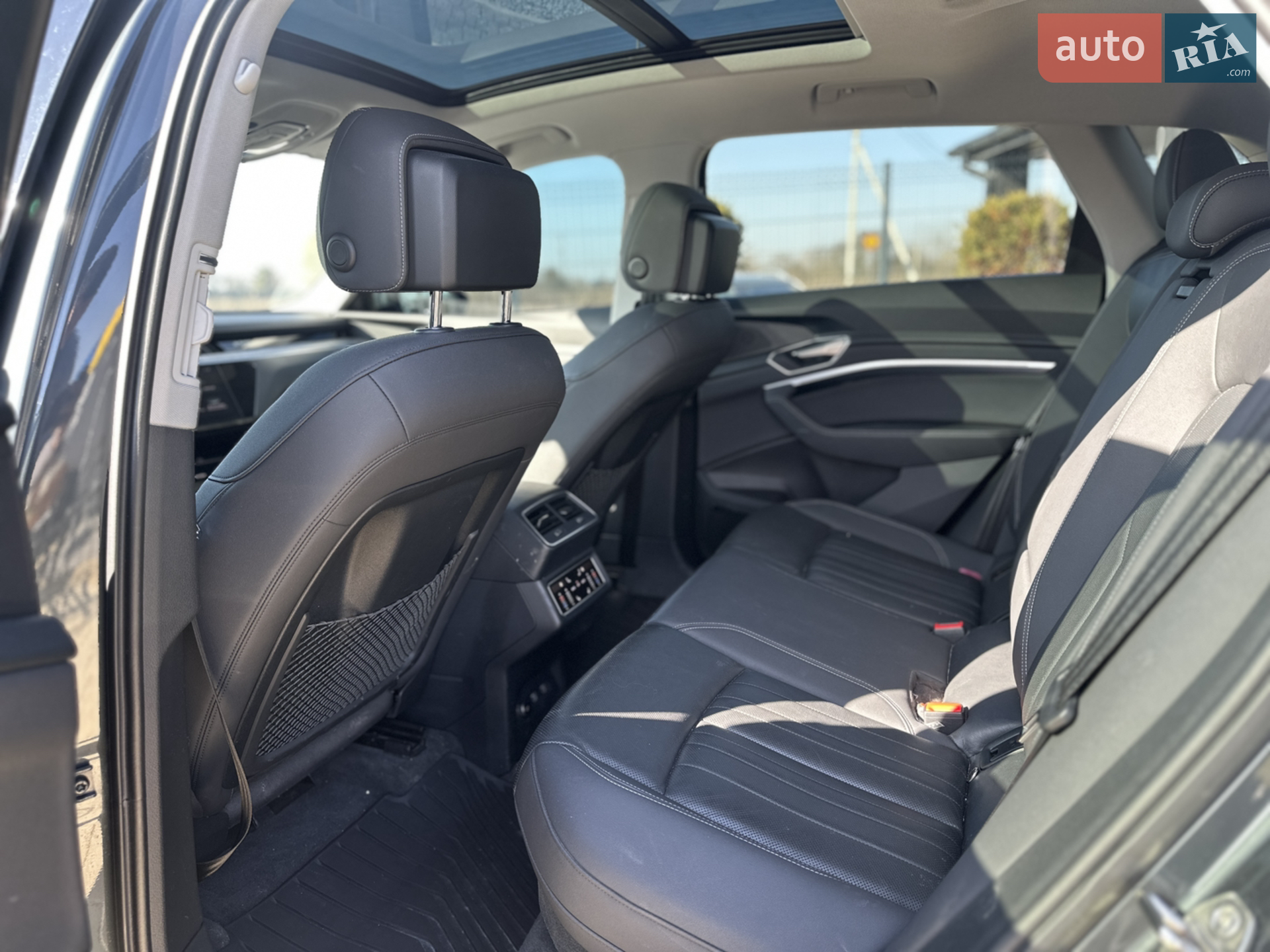 2020 Audi e-tron - мініатюра 27