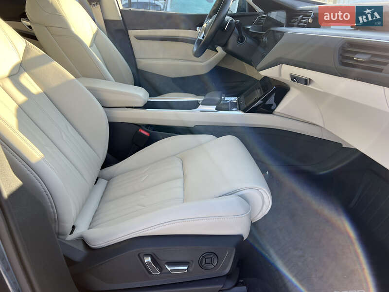 Позашляховик / Кросовер Audi e-tron 2020 в Києві