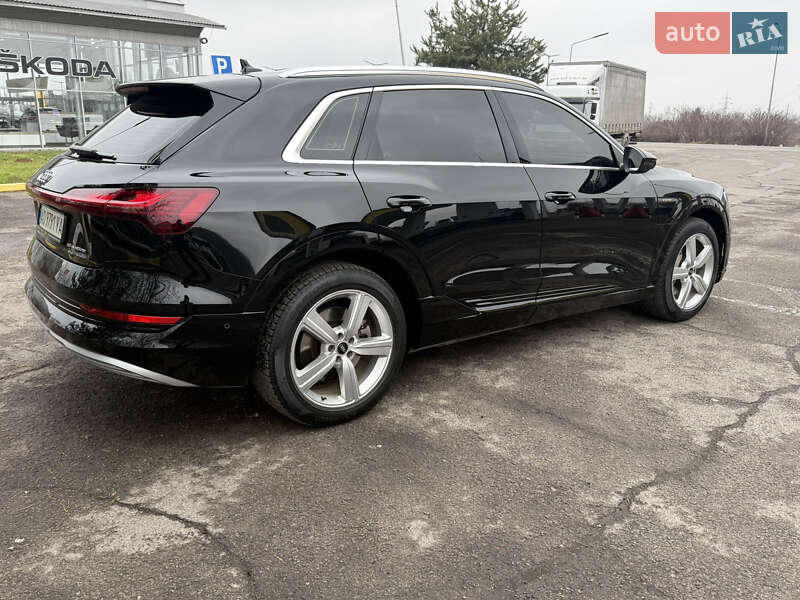 Позашляховик / Кросовер Audi e-tron 2020 в Іршаві