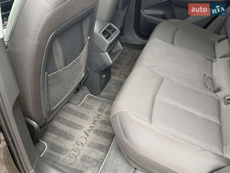 Позашляховик / Кросовер Audi e-tron 2020 в Іршаві