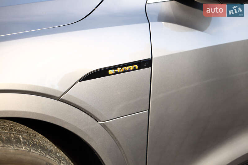 Позашляховик / Кросовер Audi e-tron 2020 в Ужгороді