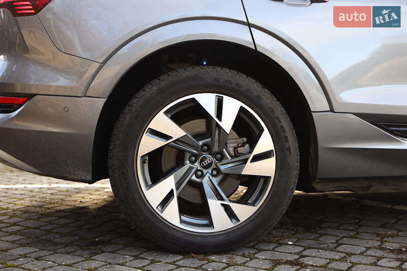 Позашляховик / Кросовер Audi e-tron 2020 в Ужгороді