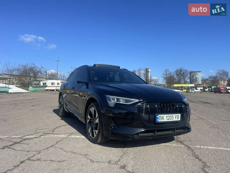 Позашляховик / Кросовер Audi e-tron 2022 в Рівному