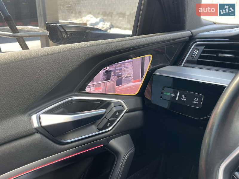 Позашляховик / Кросовер Audi e-tron 2022 в Рівному