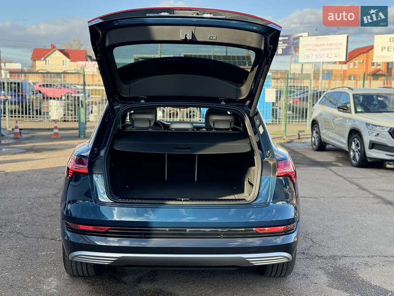 Внедорожник / Кроссовер Audi e-tron 2019 в Киеве