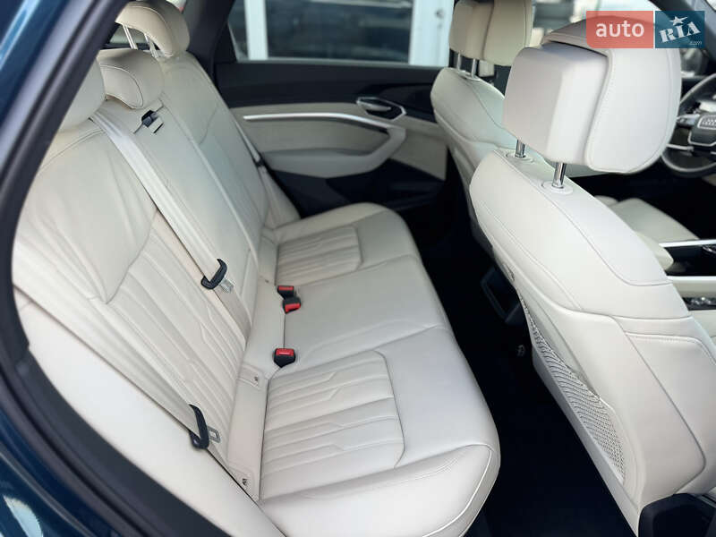 Внедорожник / Кроссовер Audi e-tron 2019 в Киеве