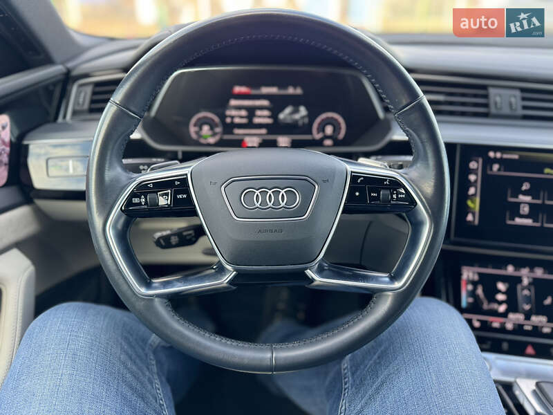 Внедорожник / Кроссовер Audi e-tron 2019 в Киеве