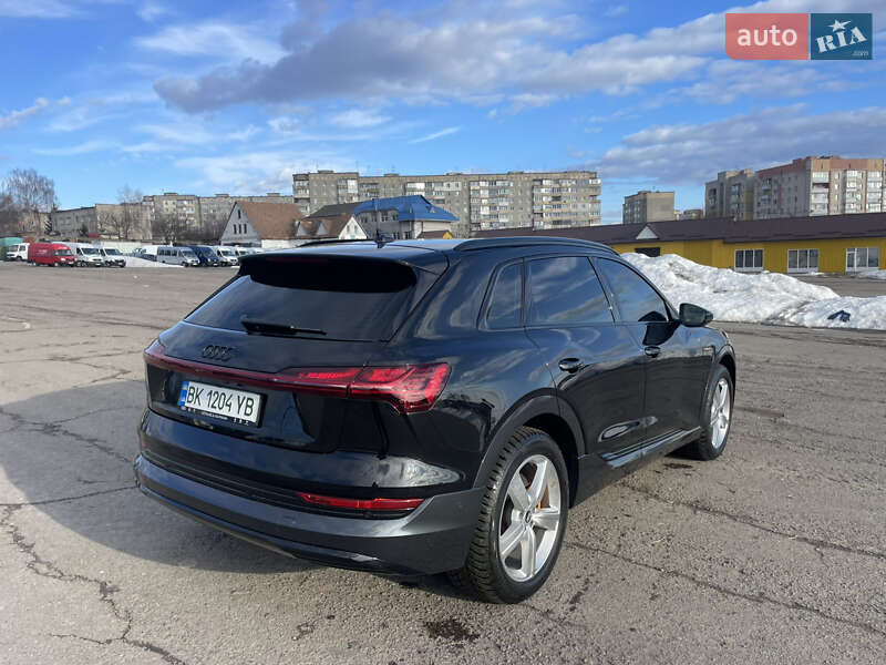 Внедорожник / Кроссовер Audi e-tron 2021 в Ровно
