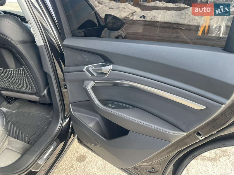 Внедорожник / Кроссовер Audi e-tron 2021 в Ровно