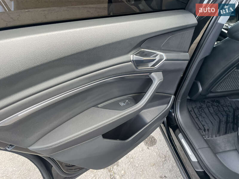 Внедорожник / Кроссовер Audi e-tron 2021 в Ровно