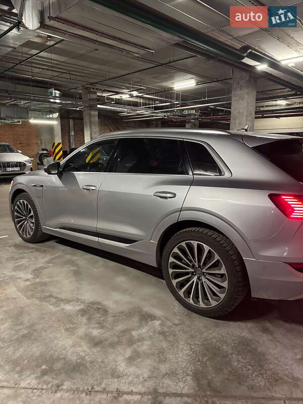 Позашляховик / Кросовер Audi e-tron 2019 в Києві