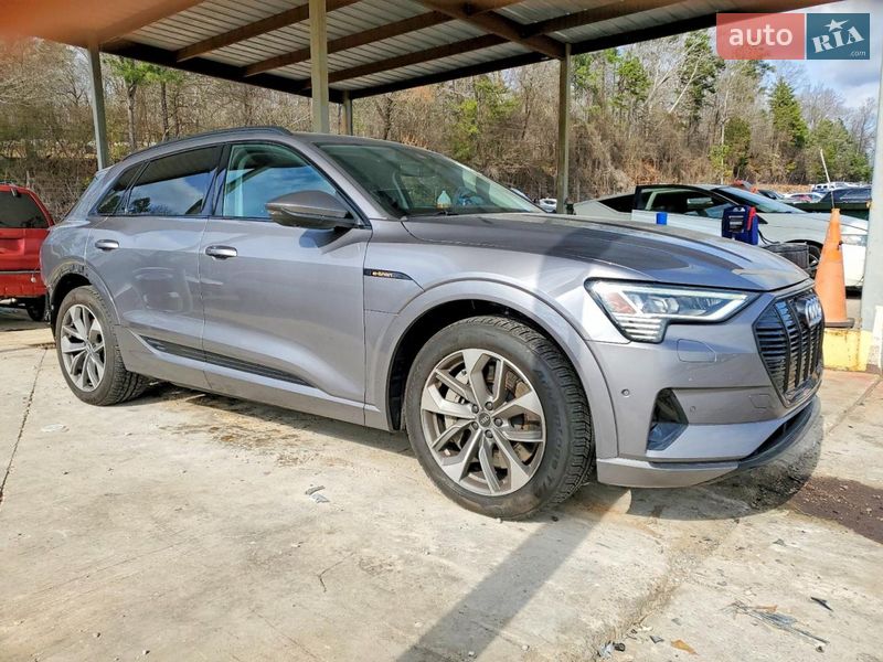 Audi e-tron 2021