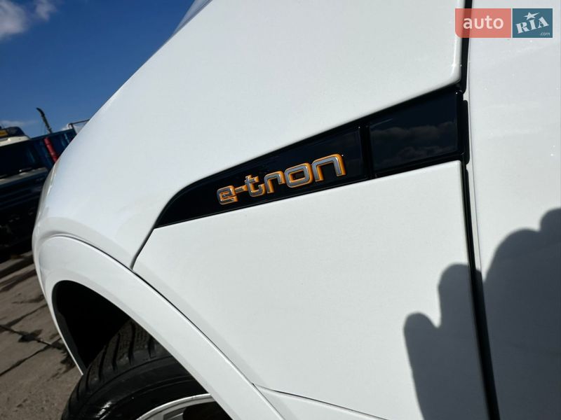Внедорожник / Кроссовер Audi e-tron 2019 в Львове