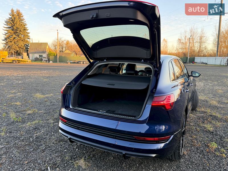 Внедорожник / Кроссовер Audi e-tron 2022 в Киеве