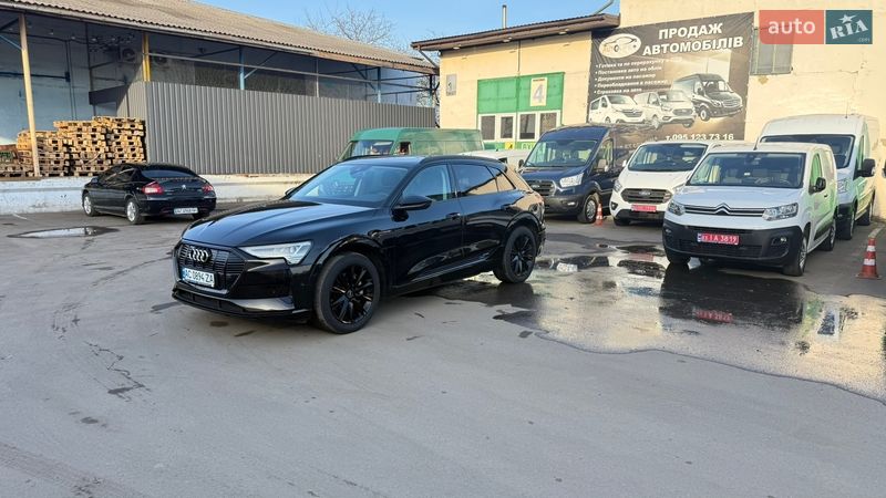 Позашляховик / Кросовер Audi e-tron 2022 в Луцьку