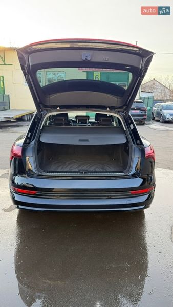 Позашляховик / Кросовер Audi e-tron 2022 в Луцьку