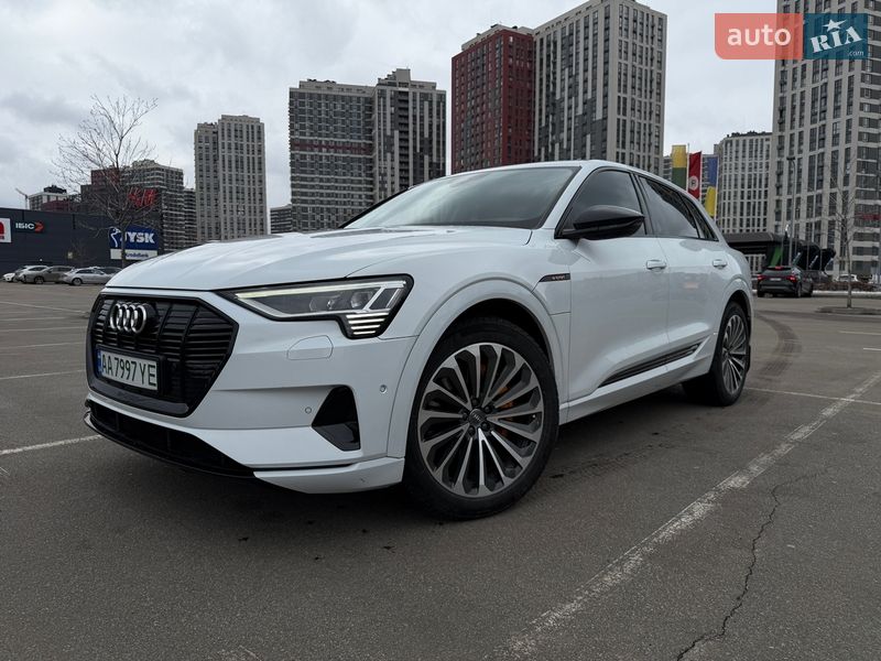 Внедорожник / Кроссовер Audi e-tron 2022 в Киеве