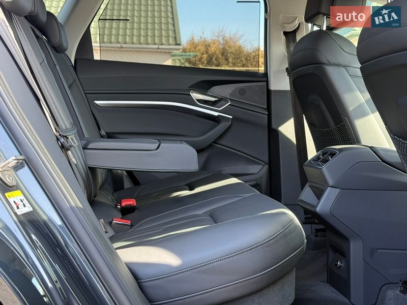 Позашляховик / Кросовер Audi e-tron 2022 в Луцьку