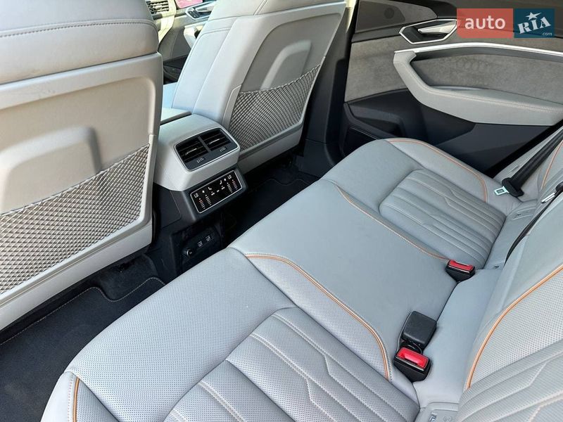 Внедорожник / Кроссовер Audi e-tron 2018 в Черновцах