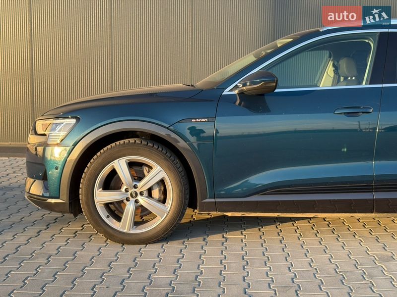 Позашляховик / Кросовер Audi e-tron 2021 в Львові